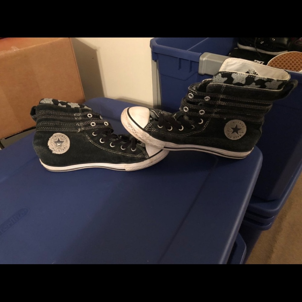 Junior 5 Converse high tops shoes